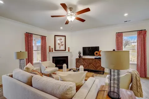 Living - 8664 Proffit Ln, Ooltewah, TN 37363 photo 1 of 2
