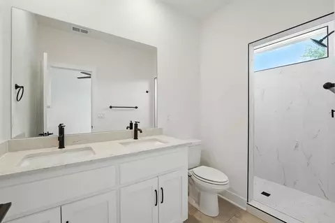 Bath - 20632 Barker St, Spring Hill, KS 66083 photo 1 of 2