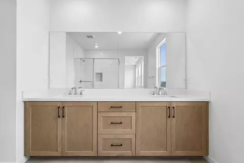 Bath - 26995 Echo Mountain Way, Valencia, CA 91355 photo 2 of 5