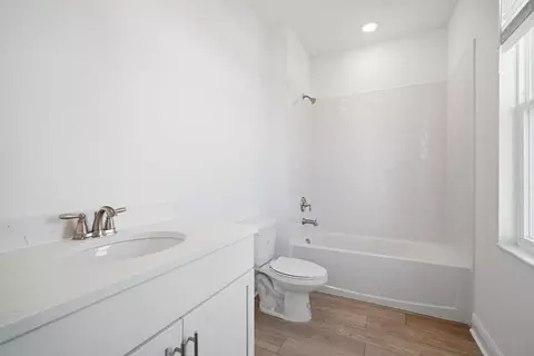Bath - 17017 Wading River Ave, Parrish, FL 34219 photo 1 of 2