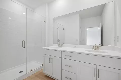 Bath - 17017 Wading River Ave, Parrish, FL 34219 photo 2 of 4