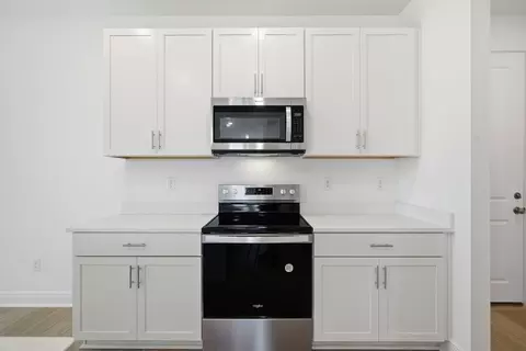 Kitchen - 17017 Wading River Ave, Parrish, FL 34219 photo 3 of 6