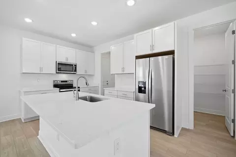 Kitchen - 17017 Wading River Ave, Parrish, FL 34219 photo 1 of 6