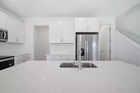 Kitchen - 17017 Wading River Ave, Parrish, FL 34219 photo 2 of 6
