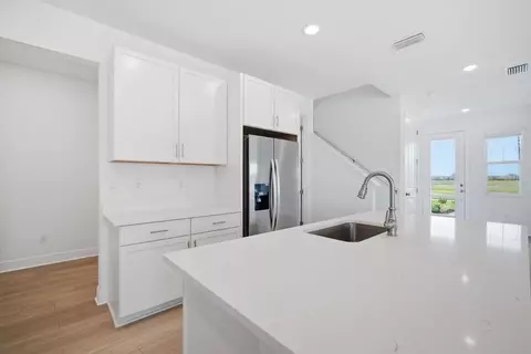 Kitchen - 17017 Wading River Ave, Parrish, FL 34219 photo 1 of 3