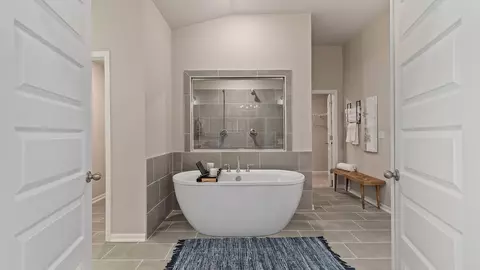 Bath - 145 Haverling Pass, Hampton, GA 30228 photo 5 of 8