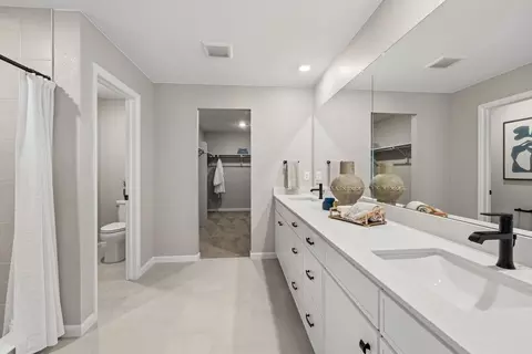 Bath - 2332 S Ider Way, Aurora, CO 80018 photo 1 of 1