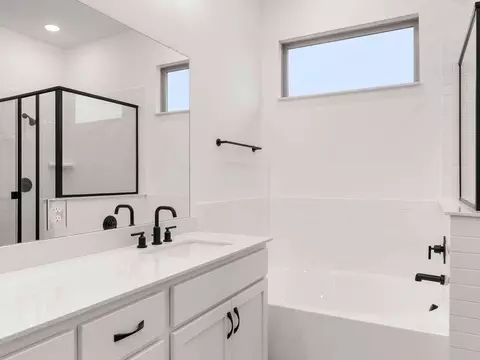 Bath - 2109 Tupelo Trl, Argyle, TX 76226 photo 5 of 6