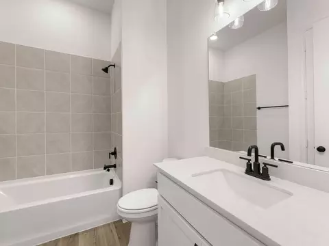 Bath - 2109 Tupelo Trl, Argyle, TX 76226 photo 2 of 6