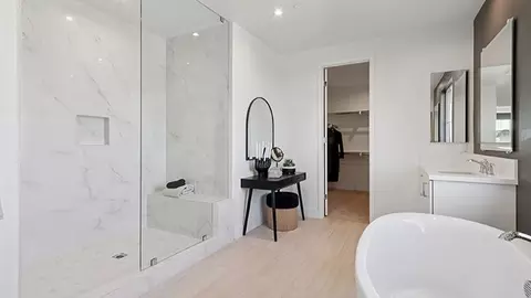 Bath - 9624 Taft St, Riverside, CA 92508 photo 5 of 13