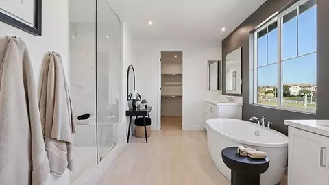 Bath - 9624 Taft St, Riverside, CA 92508 photo 3 of 13