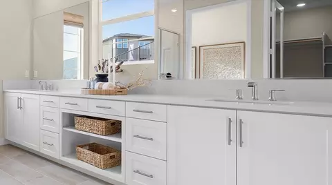 Bath - 2062 Pyrenes Pl, Santa Paula, CA 93060 photo 4 of 5
