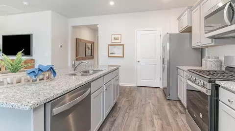 Kitchen - 83 Pine St, Byhalia, MS 38611 photo 3 of 7