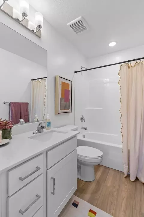 Bath - 1068 E Malibu Ln, Washington, UT 84780 photo 2 of 5