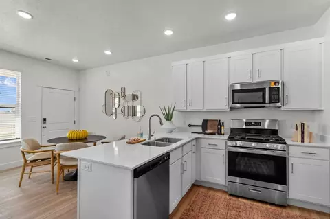 Kitchen - 1068 E Malibu Ln, Washington, UT 84780 photo 1 of 4