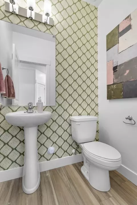 Bath - 1068 E Malibu Ln, Washington, UT 84780 photo 1 of 5