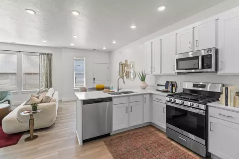 Kitchen - 1068 E Malibu Ln, Washington, UT 84780 photo 4 of 4