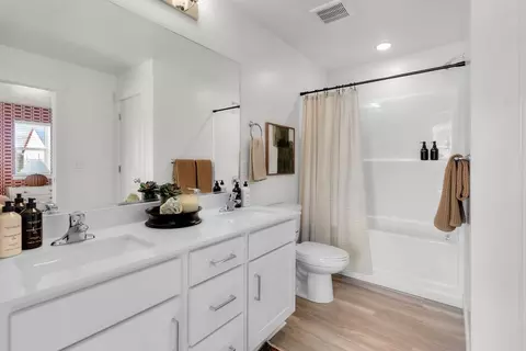 Bath - 1068 E Malibu Ln, Washington, UT 84780 photo 3 of 5