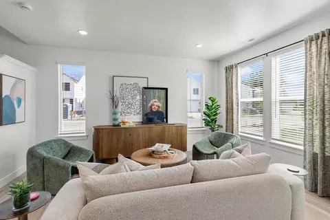 Living - 1068 E Malibu Ln, Washington, UT 84780 photo 1 of 3