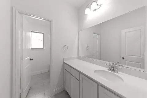 Bath - 601 Trinity St, Van Alstyne, TX 75495 photo 1 of 4