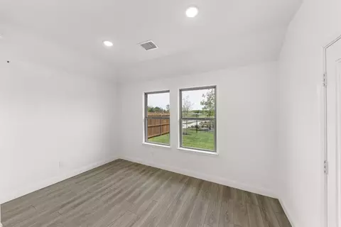 Bedroom - 601 Trinity St, Van Alstyne, TX 75495 photo 5 of 6