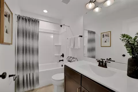 Bath - 986 Grandview Ln, Pacific, MO 63069 photo 6 of 23