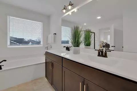 Bath - 986 Grandview Ln, Pacific, MO 63069 photo 5 of 23