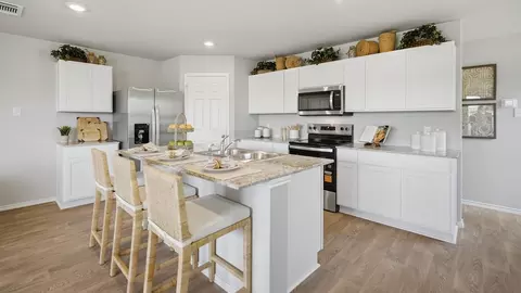 Kitchen - 333 Old Stagecoach Rd, Jarrell, TX 76537 photo 5 of 7