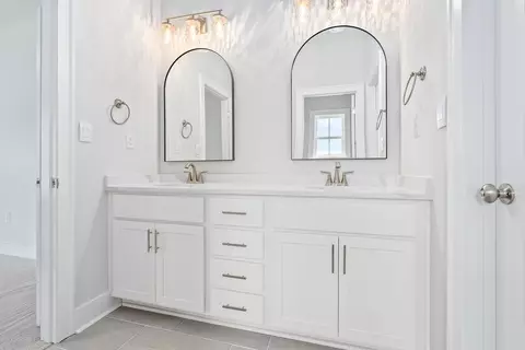 Bath - 127 Laurel Branch Dr, Dothan, AL 36305 photo 2 of 5
