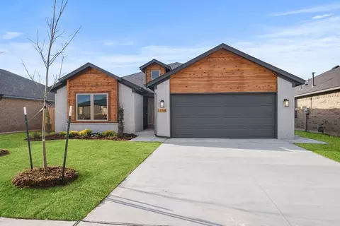 Exterior - 16140 Tall Grass Dr, Moore, OK 73170 photo 8 of 18