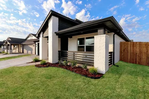 Exterior - 16140 Tall Grass Dr, Moore, OK 73170 photo 12 of 18