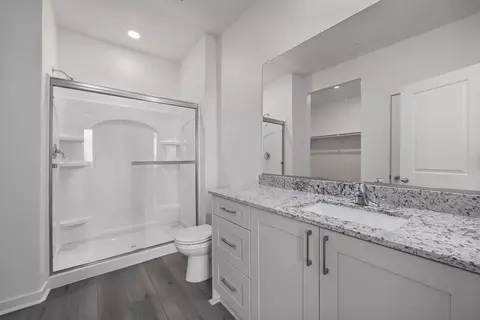 Bath - 7729 Avocado Ln, Bakersfield, CA 93313 photo 1 of 2