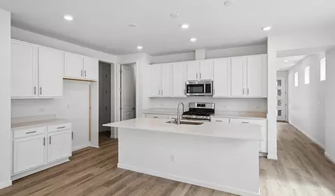 Kitchen - 6573 N Malta St, Aurora, CO 80019 photo 4 of 6