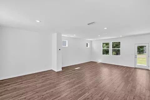 Living - 225 Groveton Ct, Euharlee, GA 30145 photo 4 of 29