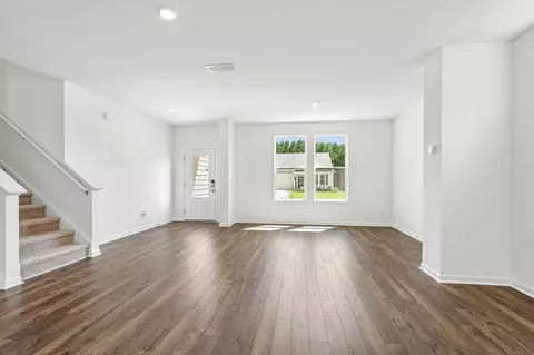 Living - 225 Groveton Ct, Euharlee, GA 30145 photo 4 of 28