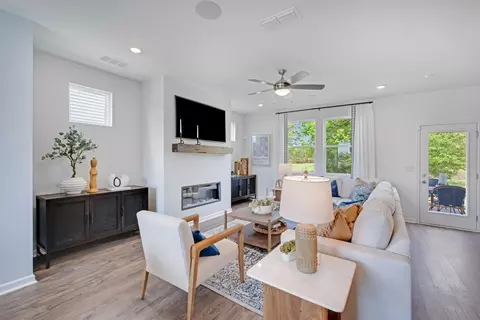 Living - 225 Groveton Ct, Euharlee, GA 30145 photo 11 of 29