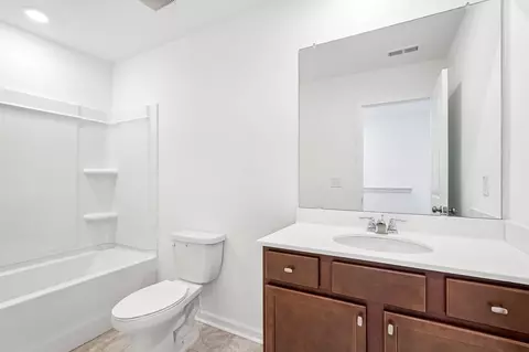 Bath - 225 Groveton Ct, Euharlee, GA 30145 photo 3 of 18
