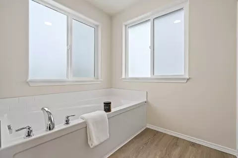 Bath - 61052 NE Give Pl, Bend, OR 97701 photo 3 of 4