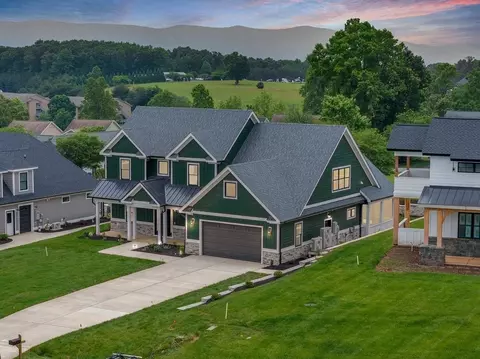 1161 Golf View Ct, Huddleston, VA 24104