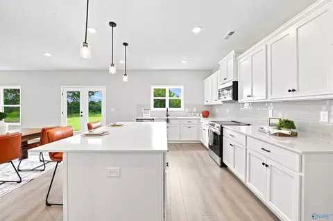 122 Berry Cove Ave, New Market, AL 35761