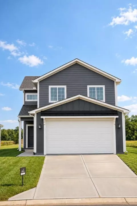 12426 S Aspen Ln, Lake Lotawana, MO 64086