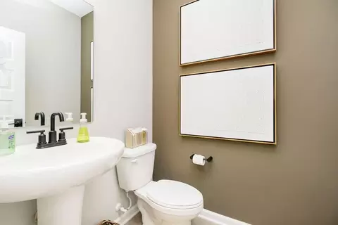 Bath - 956 Rivendell Dr, Avon, IN 46123 photo 1 of 4