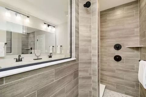 Bath - 956 Rivendell Dr, Avon, IN 46123 photo 3 of 4