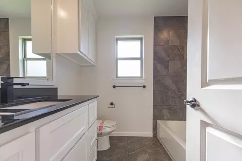 Bath - 2920 E Northampton St, Broken Arrow, OK 74014 photo 5 of 17
