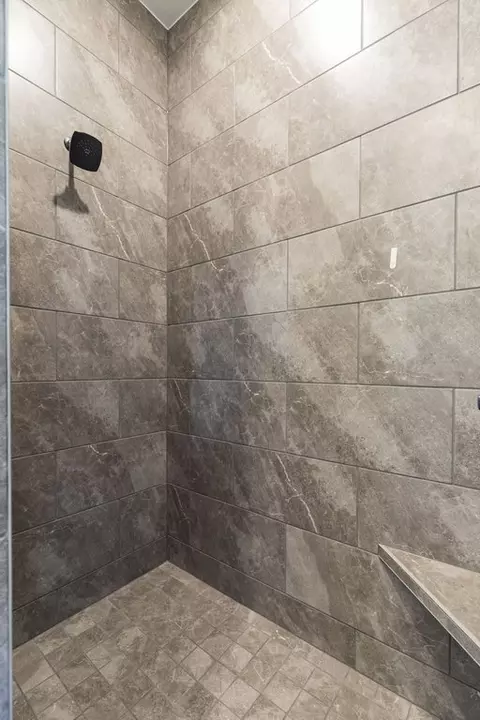 Bath - 2920 E Northampton St, Broken Arrow, OK 74014 photo 3 of 17
