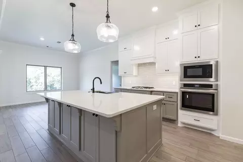 Kitchen - 2920 E Northampton St, Broken Arrow, OK 74014 photo 3 of 20