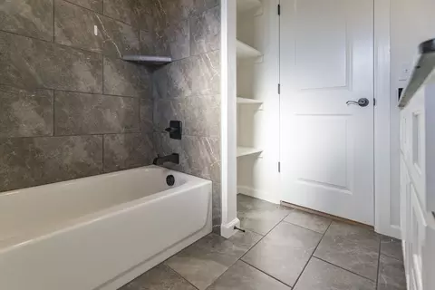 Bath - 2920 E Northampton St, Broken Arrow, OK 74014 photo 6 of 17