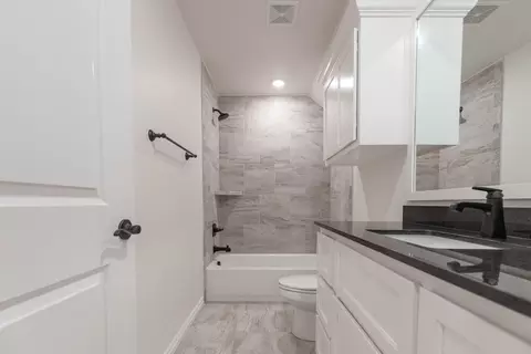 Bath - 2920 E Northampton St, Broken Arrow, OK 74014 photo 12 of 17