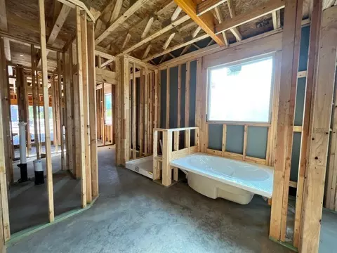 Bath - 10124 Oakstone Dr, Wht Settlemt, TX 76108 photo 1 of 1