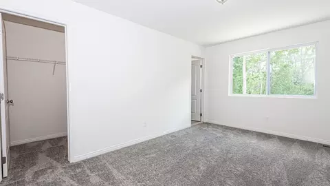 Bedroom - 930 E Drahner Rd, Oxford, MI 48371 photo 4 of 7